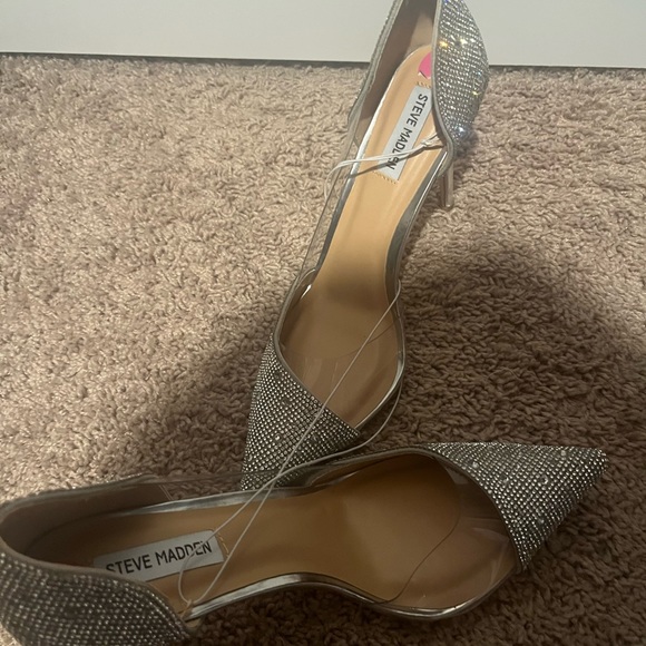 New size 11 decided not to use them for my wedding - Picture 2 of 7